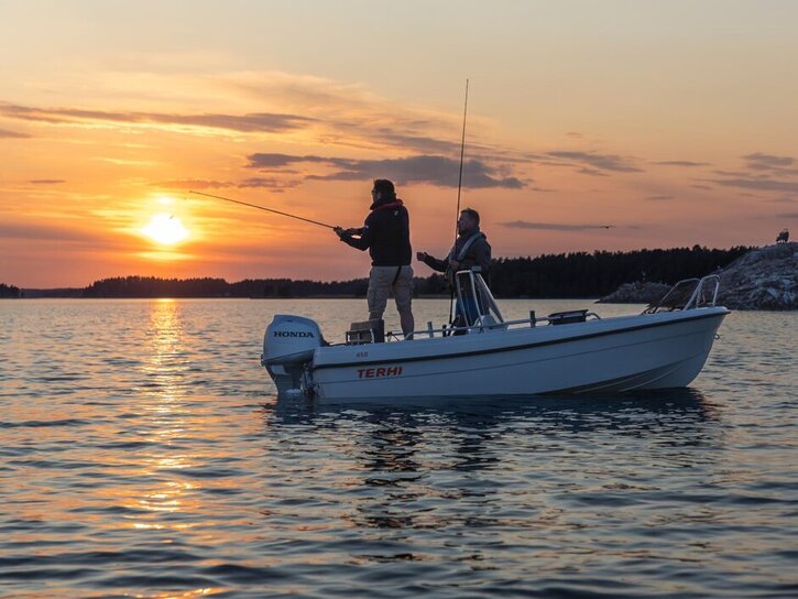 23YM-Terhi-450-C-Naantali-ilta-act-hr-01